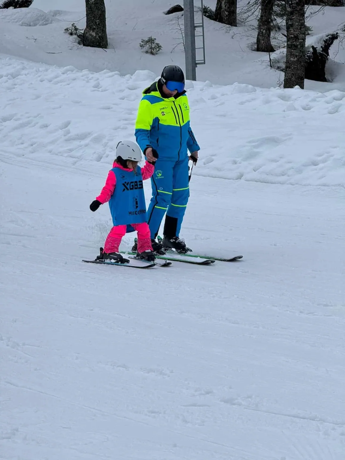 Skijaška staza u planinskom pejzažu