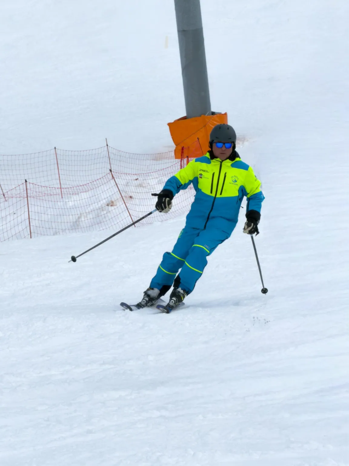 Skijanje na planinskoj stazi
